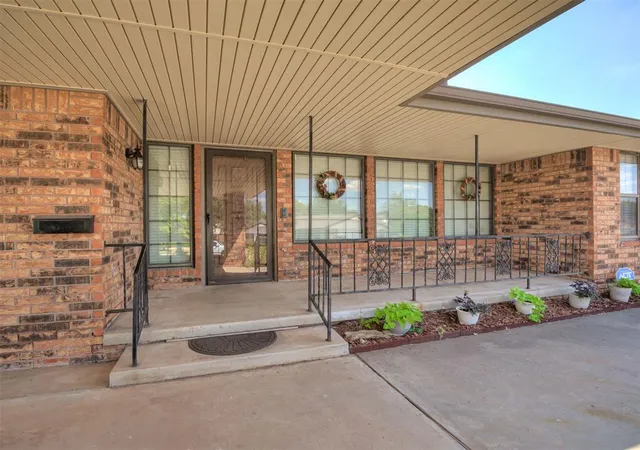 Photo 2 of Sale Pending at 2501 Southlawn Dr, El Reno, OK 73036 | MLS# 1248324 | Listing updated on 2026-09-14