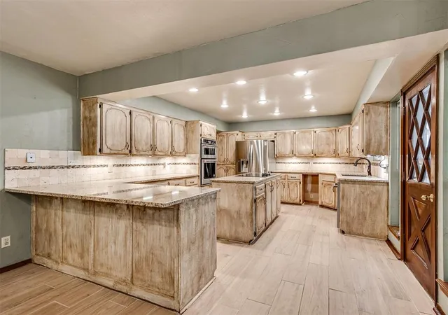 Photo 4 of Sale Pending at 2501 Southlawn Dr, El Reno, OK 73036 | MLS# 1248324 | Listing updated on 2026-09-14