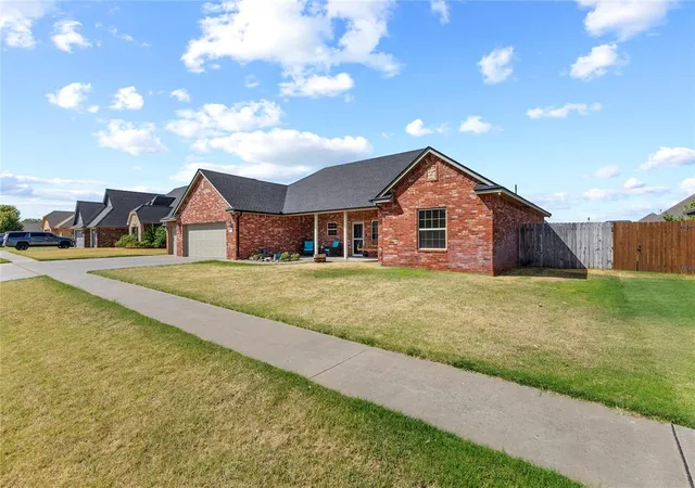 Photo 2 of Single family home for sale at 2209 Pinnacle Dr, Weatherford, OK 73096 | MLS# 1248335 | Listing updated on 2026-09-30