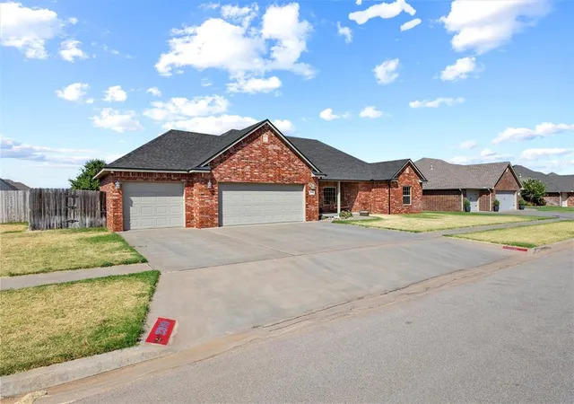 Photo 3 of Single family home for sale at 2209 Pinnacle Dr, Weatherford, OK 73096 | MLS# 1248335 | Listing updated on 2026-09-30
