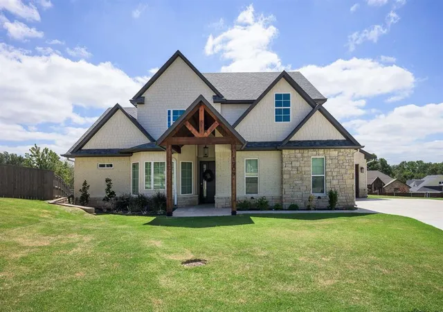 Photo 1 of Single family home for sale at 1909 Carleton Ln, Shawnee, OK 74804 | MLS# 1248368 | Listing updated on 2026-09-11