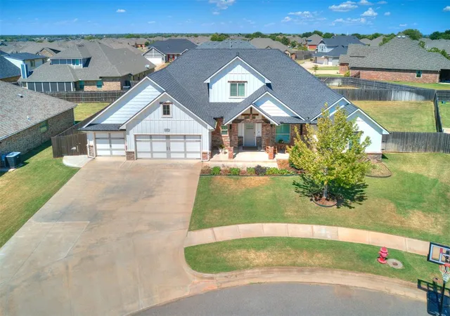 Photo 2 of Single family home for sale at 307 Shady Ridge Ct, Norman, OK 73069 | MLS# 1248371 | Listing updated on 2026-09-15