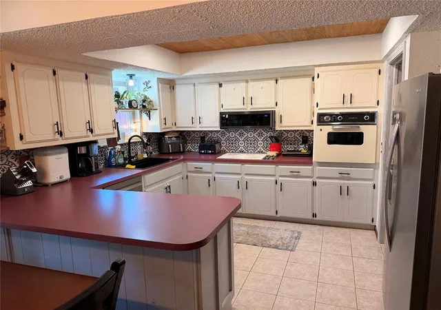 Photo 4 of Sale Pending at 801 Mabel C Fry Blvd, Yukon, OK 73099 | MLS# 1248379 | Listing updated on 2026-09-11