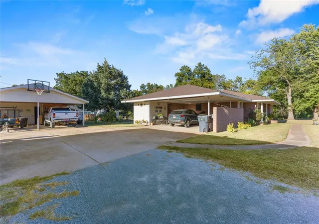 Photo 3 of Single family home for sale at 506 E Schmid St, Wynnewood, OK 73098 | MLS# 1248396 | Listing updated on 2026-09-10