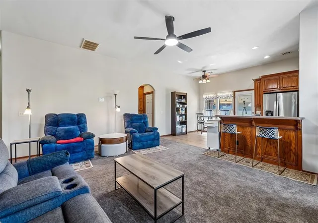 Photo 4 of Single family home for sale at 4712 Elk Crk Dr, Yukon, OK 73099 | MLS# 1248404 | Listing updated on 2026-09-21