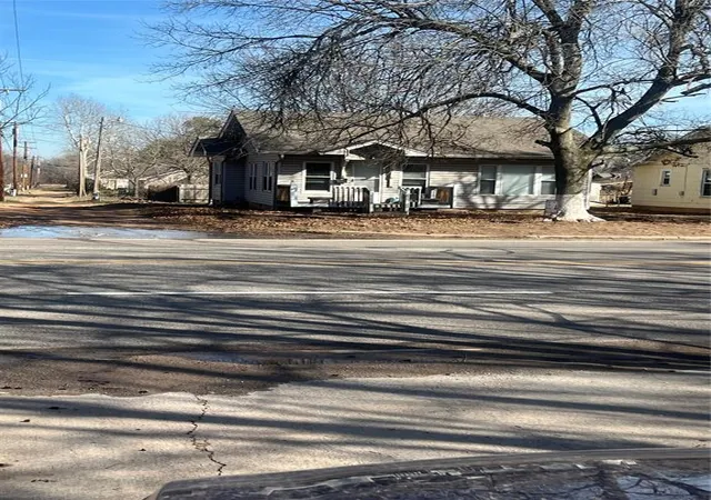 Single family home for sale at 506 N Broadway St, Marlow, OK 73055 | MLS# 1248425