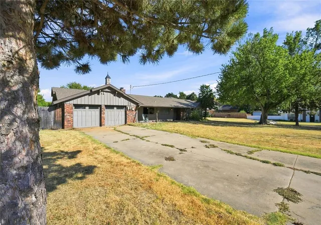 Photo 3 of Single family home for sale at 2716 N Eagle Ln, Oklahoma City, OK 73127 | MLS# 1248470 | Listing updated on 2026-10-04