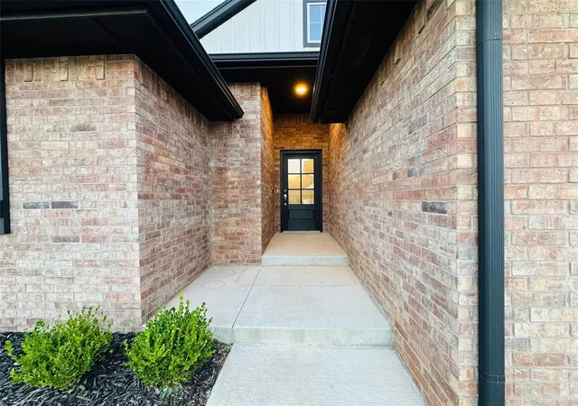 Photo 3 of Single family home for sale at 5401 Riverrun Ct, Arcadia, OK 73007 | MLS# 1248494 | Listing updated on 2026-09-14