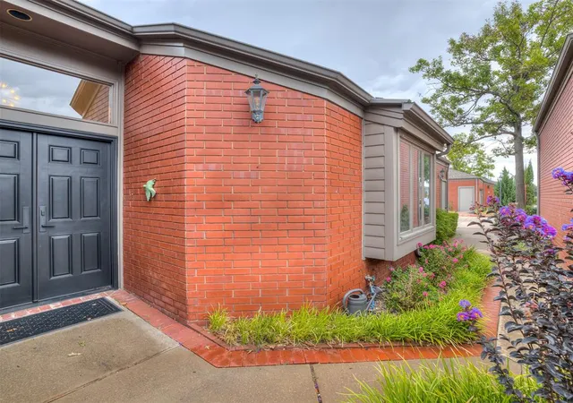 Listing Photo 4 - Condo for sale in building located at 2825 NW Grand Blvd, Oklahoma, OK 73116 - Unit #21