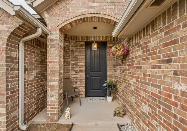 Photo 2 of Single family home for sale at 10917 Sw 30th Terrace, Yukon, OK 73099 | MLS# 1248530 | Listing updated on 2026-09-11
