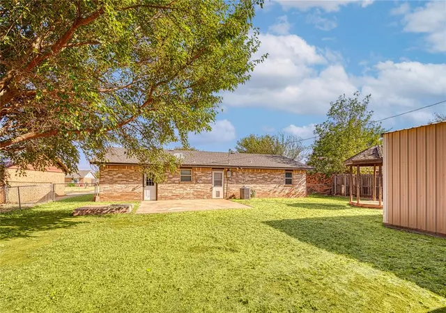 Photo 17 of Sale Pending at 410 Hoover Cir, Elk City, OK 73644 | MLS# 1248532 | Listing updated on 2026-10-12