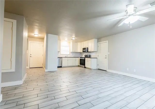 Photo 3 of Single family home for sale at 410 Hoover Cir, Elk City, OK 73644 | MLS# 1248532 | Listing updated on 2026-09-11