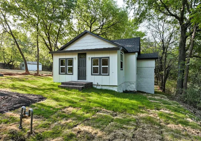 Photo 2 of Single family home for sale at 407 E 7th Street, Chandler, OK 74834 | MLS# 1248563 | Listing updated on 2026-09-11