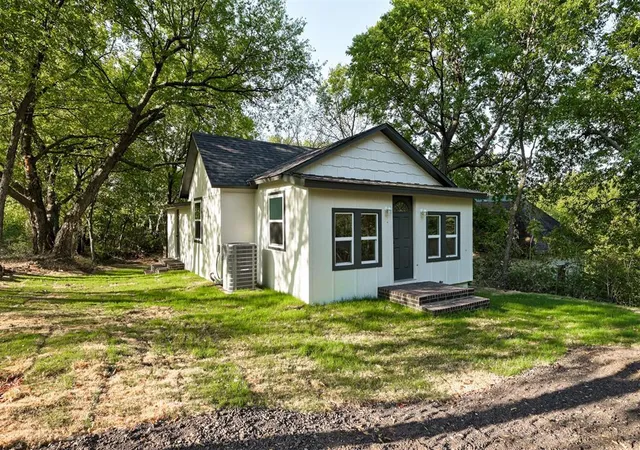 Photo 3 of Single family home for sale at 407 E 7th Street, Chandler, OK 74834 | MLS# 1248563 | Listing updated on 2026-09-11
