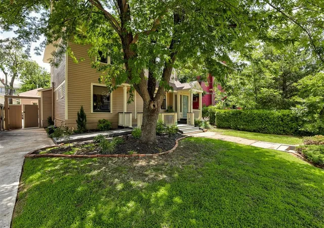 Photo 3 of Single family home for sale at 922 NW 19th Street, Oklahoma City, OK 73106 | MLS# 1248579 | Listing updated on 2026-09-11
