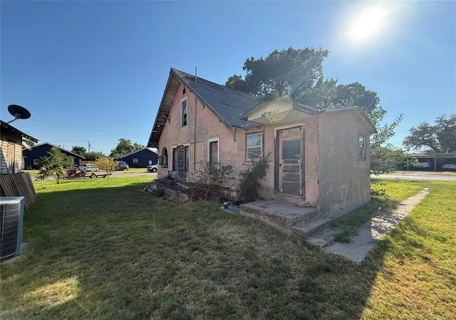 Photo 1 of Single family home for sale at 420 Nw 2nd Street, Laverne, OK 73848 | MLS# 1248581 | Listing updated on 2026-09-11