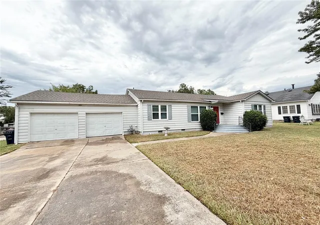 Photo 2 of Single family home for sale at 118 W Franklin St, Shawnee, OK 74804 | MLS# 1248599 | Listing updated on 2026-09-11
