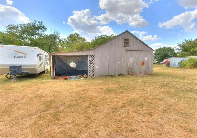 Photo 2 of Single family home for sale at 309 S Pybas St, Washington, OK 73093 | MLS# 1248607 | Listing updated on 2026-10-28