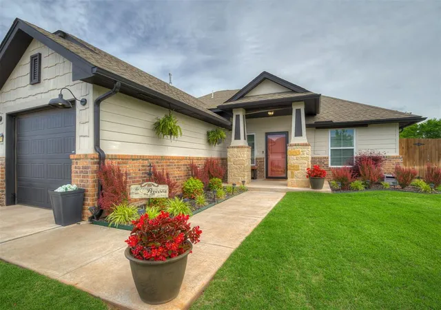 Photo 3 of Single family home for sale at 2416 Crk Side Cir, Moore, OK 73160 | MLS# 1248626 | Listing updated on 2026-09-14