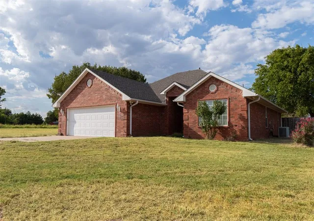 Photo 3 of Sale Pending at 1005 Airport Industrial Rd, Pauls Valley, OK 73075 | MLS# 1248645 | Listing updated on 2026-09-12