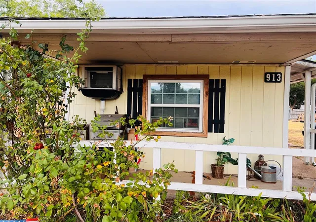Photo 2 of Sale Pending at 913 N Pickard Ave, Norman, OK 73069 | MLS# 1248648 | Listing updated on 2026-09-11