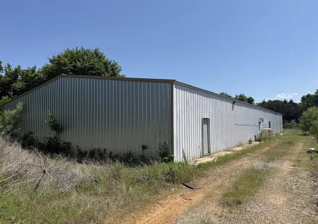 Photo 3 of Single family home for sale at 28516 N County Rd 3170, Elmore City, OK 73433 | MLS# 1248652 | Listing updated on 2026-09-11