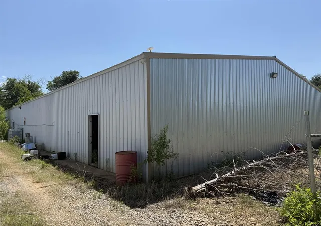 Photo 4 of Single family home for sale at 28516 N County Rd 3170, Elmore City, OK 73433 | MLS# 1248652 | Listing updated on 2026-09-11
