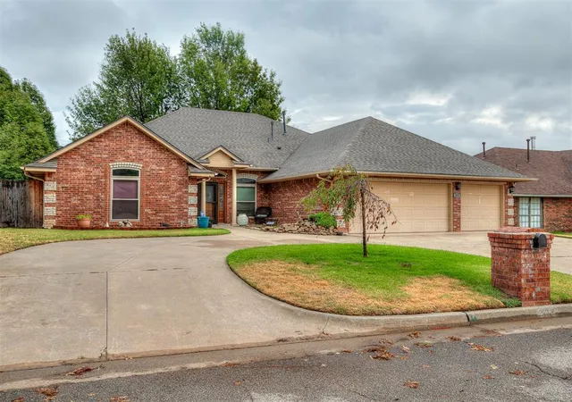 Photo 2 of Single family home for sale at 308 Tumbleweed Rd, Yukon, OK 73099 | MLS# 1248663 | Listing updated on 2026-09-12