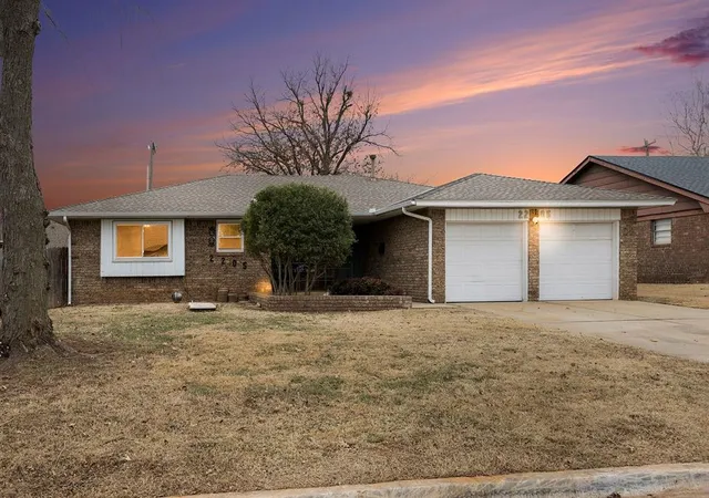 Photo 2 of Sale Pending at 2205 Bellaire Dr, Moore, OK 73160 | MLS# 1248671 | Listing updated on 2026-10-01