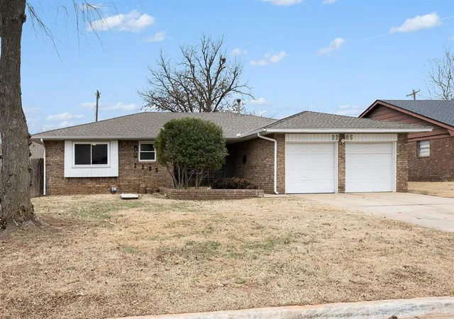 Photo 3 of Sale Pending at 2205 Bellaire Dr, Moore, OK 73160 | MLS# 1248671 | Listing updated on 2026-10-01