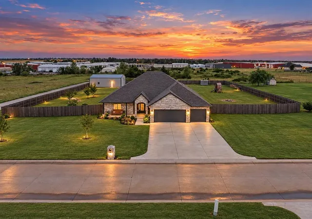 Photo 1 of Sale Pending at 1150 Kelly Farm Rd, Edmond, OK 73025 | MLS# 1248678 | Listing updated on 2026-09-14