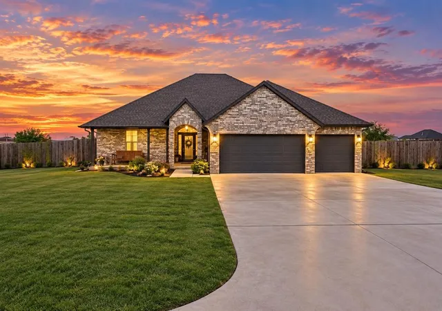 Photo 2 of Sale Pending at 1150 Kelly Farm Rd, Edmond, OK 73025 | MLS# 1248678 | Listing updated on 2026-09-14
