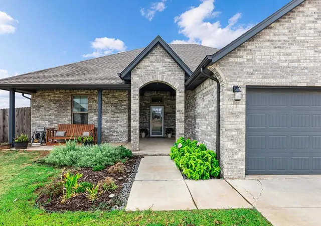 Photo 3 of Sale Pending at 1150 Kelly Farm Rd, Edmond, OK 73025 | MLS# 1248678 | Listing updated on 2026-09-14