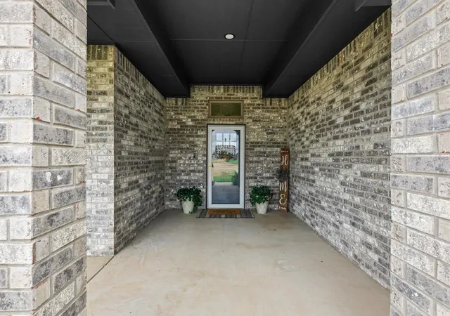Photo 3 of Sale Pending at 1150 Kelly Farm Rd, Edmond, OK 73025 | MLS# 1248678 | Listing updated on 2026-09-14