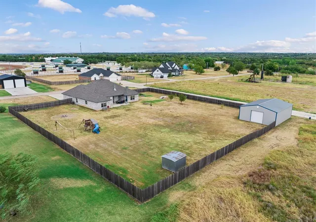 Photo 4 of Sale Pending at 1150 Kelly Farm Rd, Edmond, OK 73025 | MLS# 1248678 | Listing updated on 2026-09-14