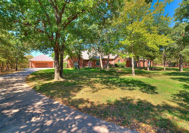 Photo 4 of Sale Pending at 8925 Oakmont Dr, Oklahoma City, OK 73131 | MLS# 1248693 | Listing updated on 2026-09-14
