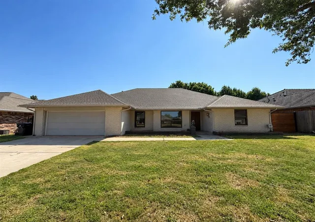 Photo 2 of Single family home for sale at 13400 Apple Valley Dr, Oklahoma City, OK 73120 | MLS# 1248735 | Listing updated on 2026-09-14