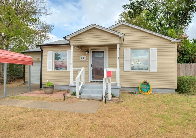 Photo 2 of Single family home for sale at 211 W Dale St, Norman, OK 73069 | MLS# 1248771 | Listing updated on 2026-09-14