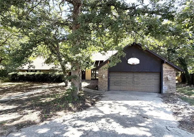 Photo 3 of Single family home for sale at 1104 Reid Cir, Seminole, OK 74868 | MLS# 1248801 | Listing updated on 2026-09-11