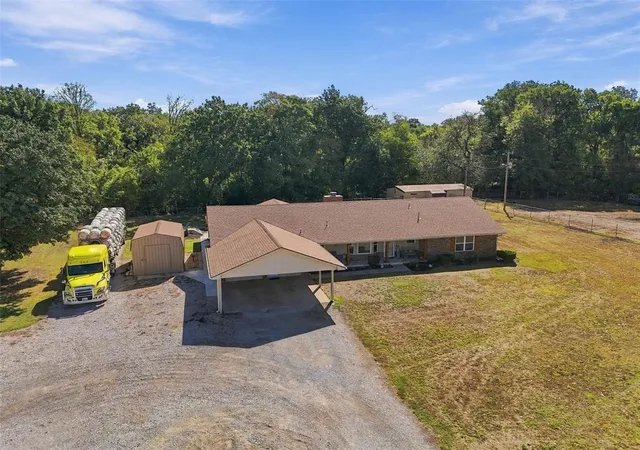 Photo 3 of Single family home for sale at 17203 Brangus Rd, Shawnee, OK 74801 | MLS# 1248867 | Listing updated on 2026-09-13