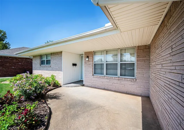 Photo 3 of Single family home for sale at 8813 S Country Clb Dr, Oklahoma City, OK 73159 | MLS# 1248868 | Listing updated on 2026-09-13