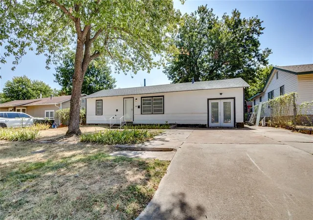 Photo 2 of Single family home for sale at 800 E Arbor Dr, Oklahoma City, OK 73110 | MLS# 1248892 | Listing updated on 2026-09-13