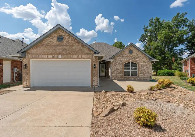 Photo 2 of Single family home for sale at 1714 Bridlewood Ct, Shawnee, OK 74804 | MLS# 1248907 | Listing updated on 2026-09-14