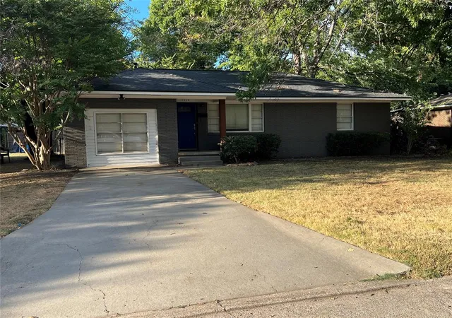 Photo 2 of Single family home for sale at 1519 S Windsor Way, Norman, OK 73069 | MLS# 1248908 | Listing updated on 2026-09-13