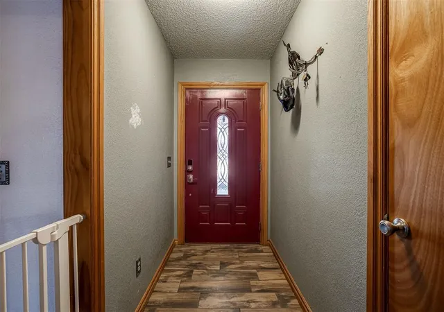 Photo 3 of Sale Pending at 1425 Chimney Hl Rd, Yukon, OK 73099 | MLS# 1248915 | Listing updated on 2026-09-14