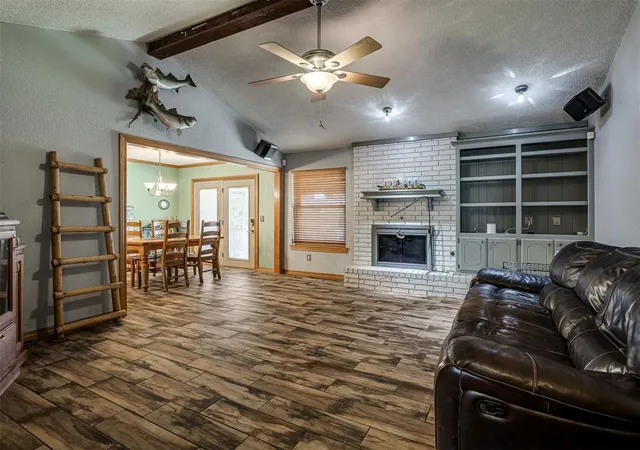 Photo 4 of Sale Pending at 1425 Chimney Hl Rd, Yukon, OK 73099 | MLS# 1248915 | Listing updated on 2026-09-14