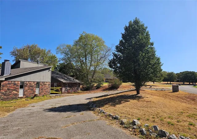 Photo 2 of Single family home for sale at 9811 Brush Crk Rd, Norman, OK 73026 | MLS# 1248923 | Listing updated on 2026-09-15