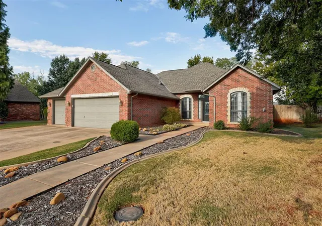 Photo 3 of Single family home for sale at 1772 Lake Shadows Ct, Edmond, OK 73012 | MLS# 1248965 | Listing updated on 2026-09-15