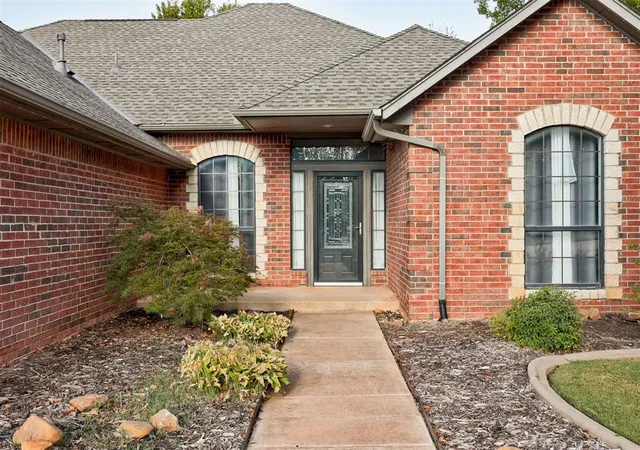 Photo 3 of Single family home for sale at 1772 Lake Shadows Ct, Edmond, OK 73012 | MLS# 1248965 | Listing updated on 2026-09-15