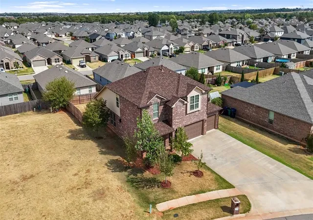 Photo 4 of Single family home for sale at 3504 W Sadie Dr, Yukon, OK 73099 | MLS# 1248966 | Listing updated on 2026-09-15
